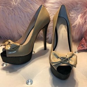 Jessica Simpson heels 👠